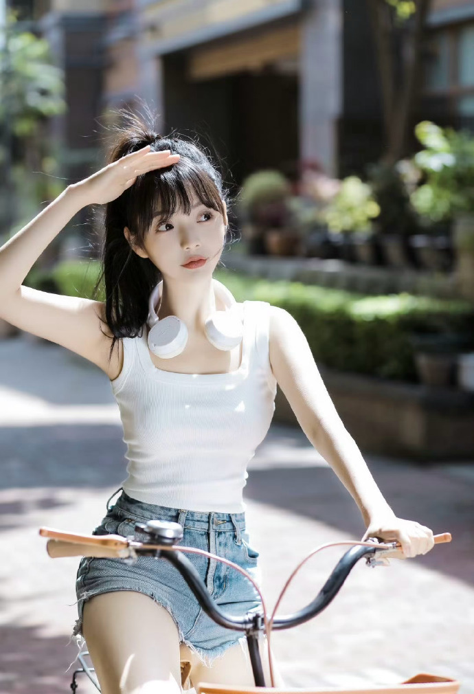 《被裁掉的女孩》女主角方桃子与易梦玲神似引发热议